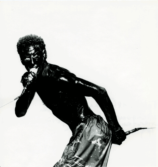 Wim Vandekeybus in Lichaampje, lichaampje aan de wand, regia di Jan Fabre Kaaitheater, Bruxelles 1997. Pubblicata su www.troubleyn.be