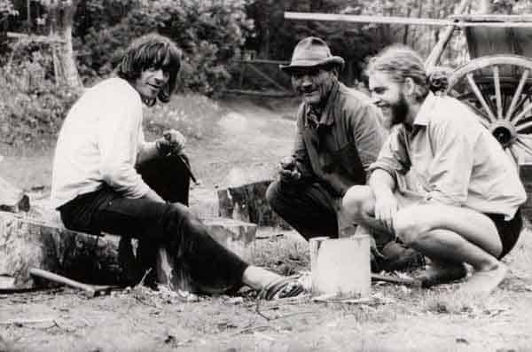 Ryszard Cieślak, Waldemar Graczyk detto ‘Dziadek’ e Aleksander Lidtke in Brzezinka, primi anni Settanta. Foto di Andrzej Paluchiewicz.