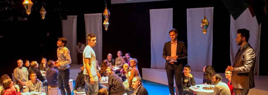 Morgenland, diretto da Miriam Tscholl. Teatro di Hildeberg, 12-02-2016. Nella foto: Ibrahim Mahamed Quadi, Sami Ramadan, Rouni Mustafa, Tarek Alsalloum, Ashraf Ayash e spettatori. Foto di David Baltzer.