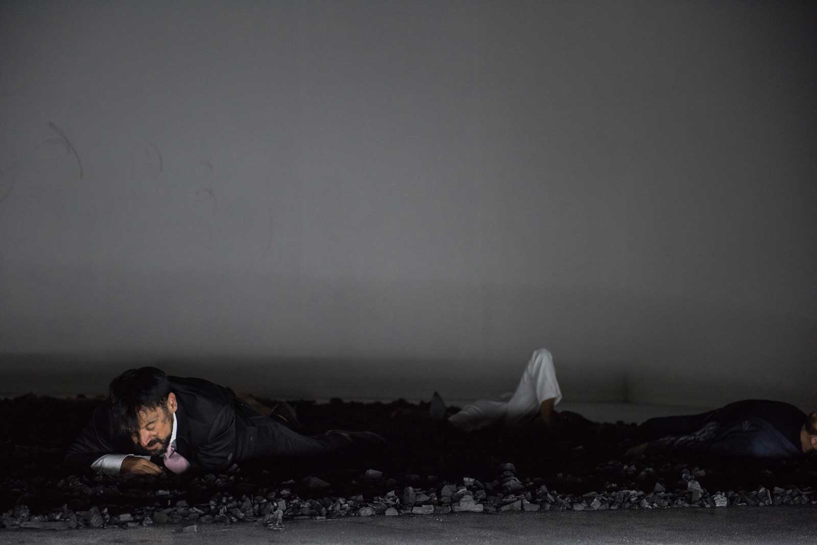 Ayad Akhtar, «Disgraced», regia di Martin Kušej, 2017. Teatro Carignano di Torino. Paolo Pierobon.