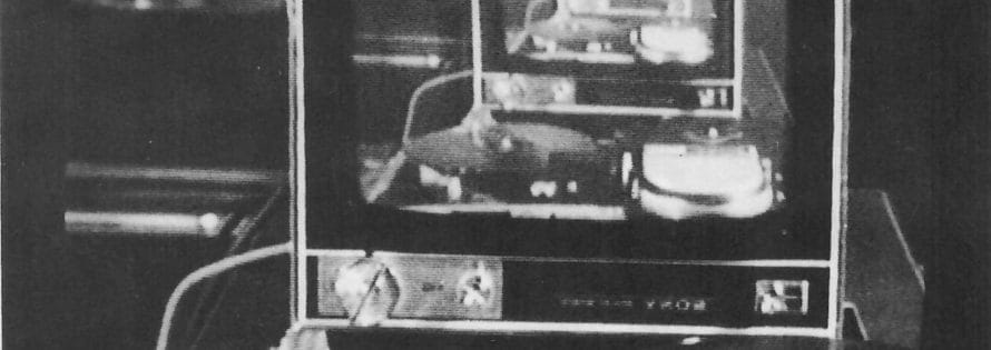 Frame dal video ABC video (1978) di Lola Bonora, Carlo Ansaloni e Maurizio Cosua realizzato durante il secondo video laboratorio alla galleria del Cavallino. Courtesy collezione privata Cardazzo, Venezia.