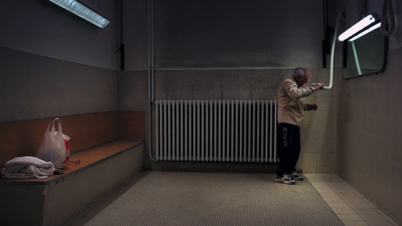 Gente dei bagni (2015), di Francesca Scalisi e Stefania Bona, frame video.