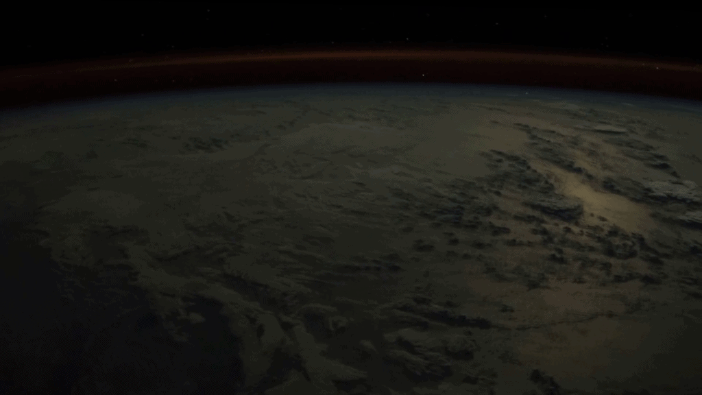 Immagine da materiali video della stazione spaziale orbitante (ISS) selezionati da Andrea De Rosa (fonti di pubblico dominio messe a disposizione da ESA/NASA).
