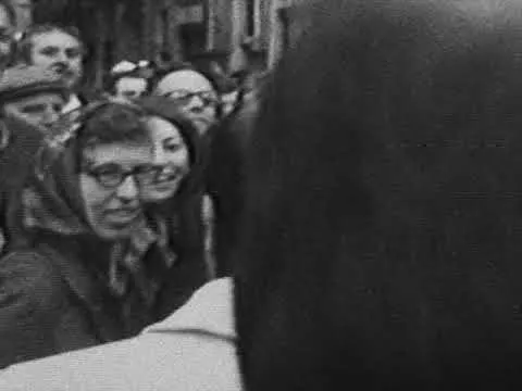 Manifestazione dell'8 marzo 1972 a Campo de' Fiori. Fotogramma tratto da <em>Anna</em>, di Alberto Grifi e Massimo Sarchielli, 1975.