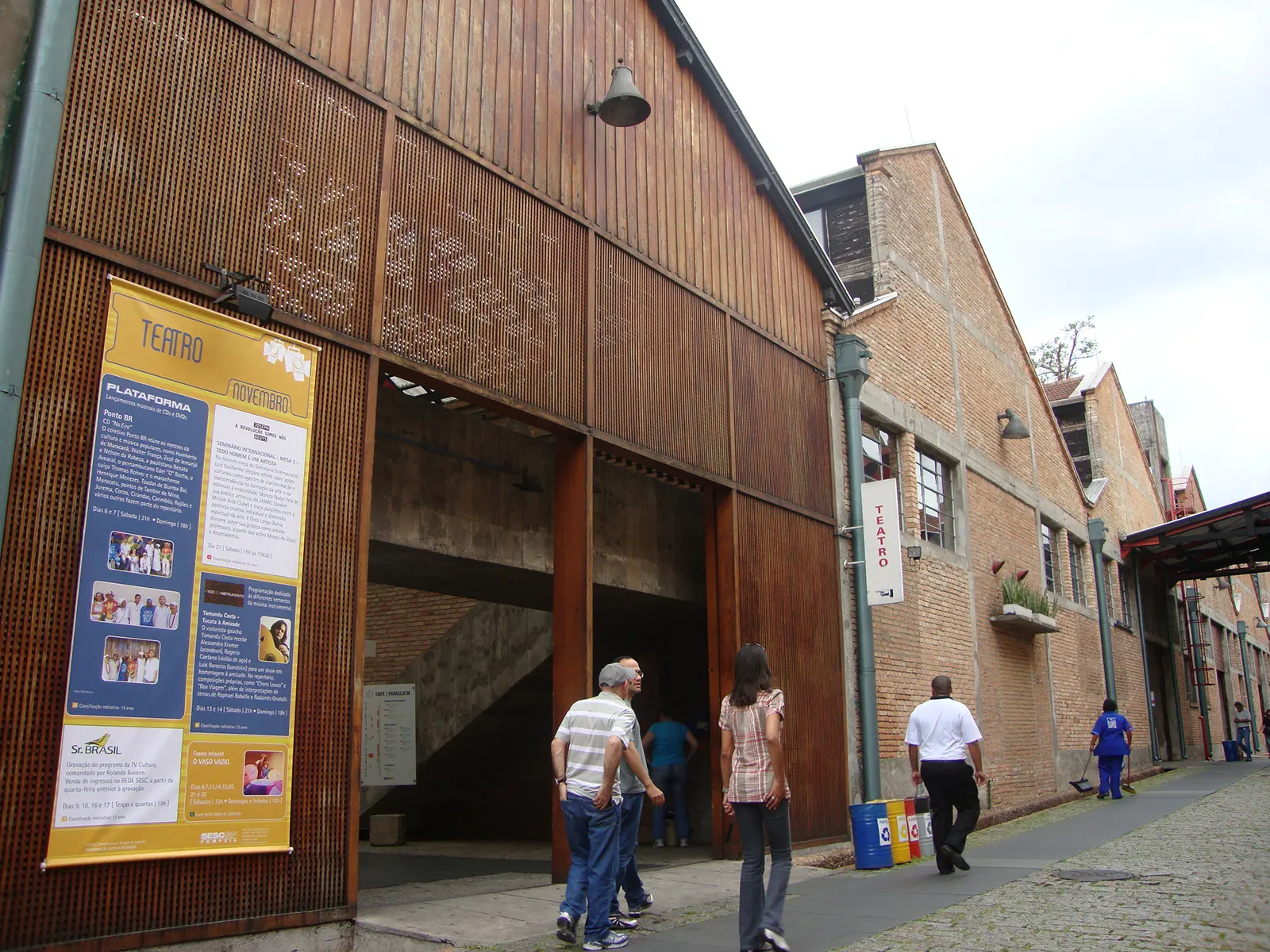 Nella prima fase dei lavori, il restauro dei vecchi capannoni della fabbrica da parte di Lina Bo Bardi. 2010. Foto Cassia Monteiro.