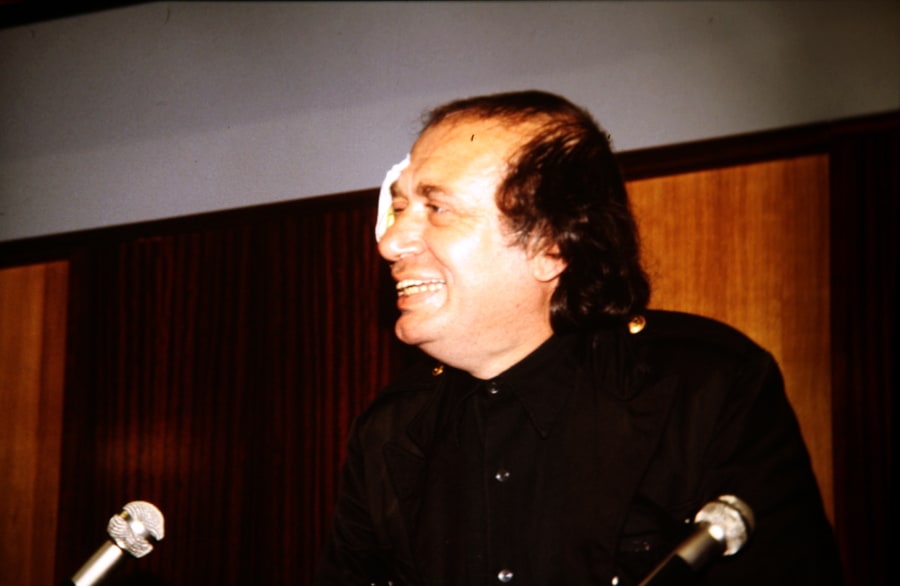 Vito Acconci, 1991. Foto di Enrico Cocuccioli. Rassegna internazionale video d'autore. Taormina.