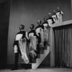 Dario Fo e alcuni attori della Compagnia nella rivista in due atti 'Il dito nell`occhio', di Fo, Parenti, Durano, Piccolo Teatro di Milano, 1953