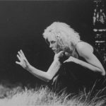 Carolyn Carlson in «Dark». Pubblicata in Elisa Vaccarino, 'Altre scene, altre danze', Einaudi editore, Torino 1991