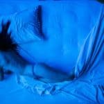 Città di Ebla.The dead. 2012. Foto virata in blu di donna che si muove nel letto. © foto di Luca di Filippo.